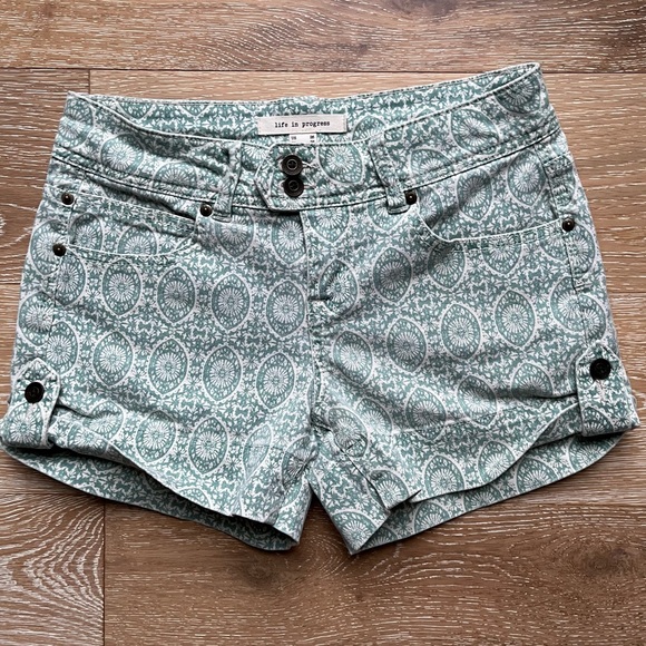 life in progress | Patterned Shorts - Picture 4 of 9
